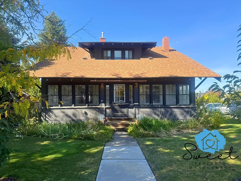 1131 N Main St