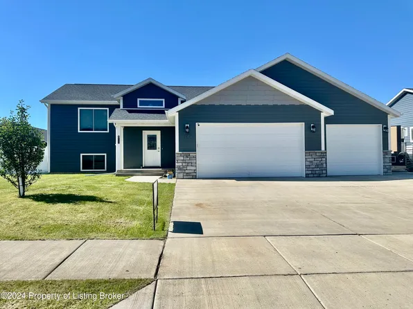 1189 25th St W #W, Dickinson, ND 58601