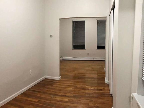 5th image of 30-98 14th St #2L