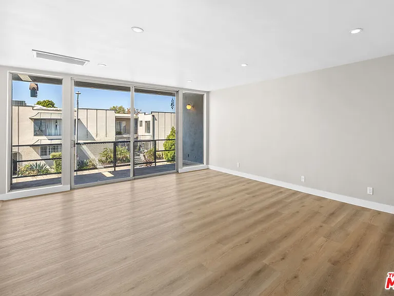8638 Cashio St #8 — Photo 3