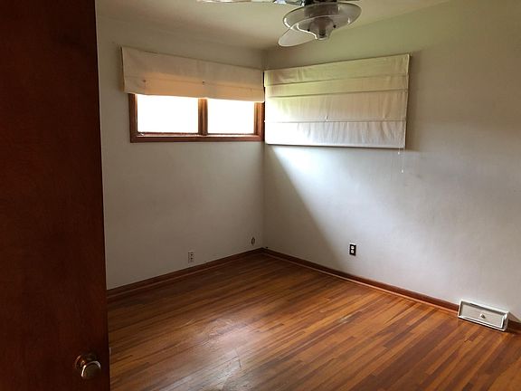 5th image of 2204 Centennial Dr