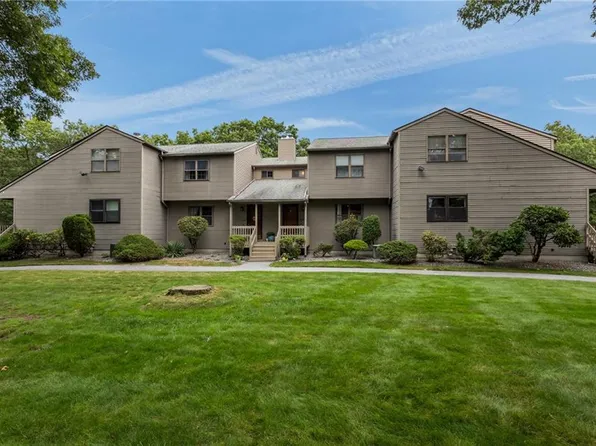 2304 Pinewood Dr, Smithfield, RI 02917