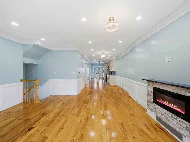 245 Jewett Ave — Photo 2