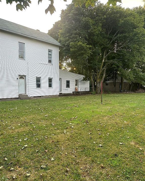 2nd image of 512 W 4th St