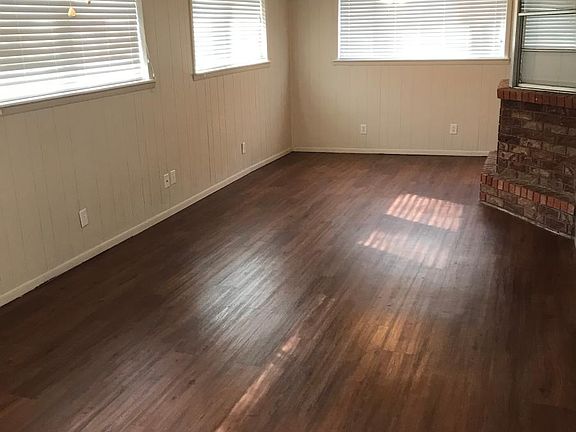 3rd image of 3128 Woodside Dr
