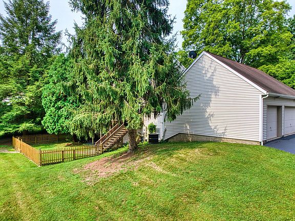 5th image of 670 Carriage Ct