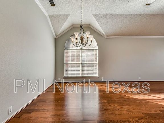 5th image of 10717 Camelot Dr