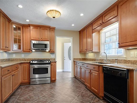5th image of 168 Regal Way