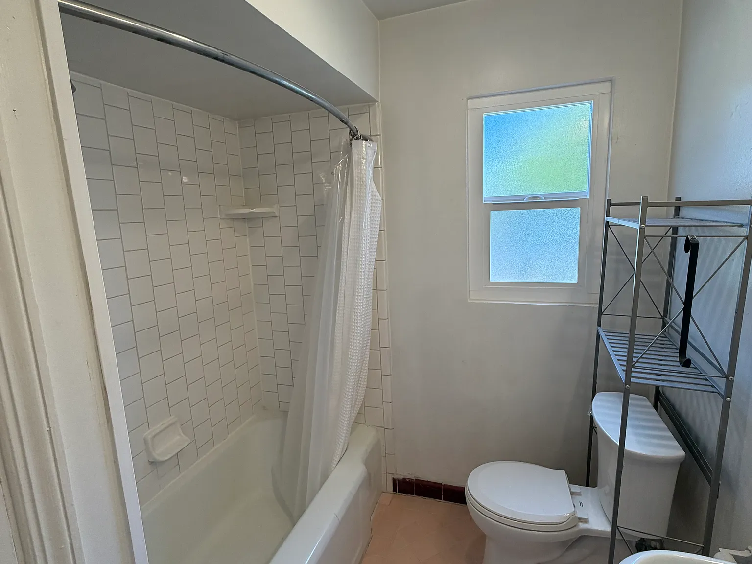 2 bed, 880 sqft, $2,400 — Photo 4