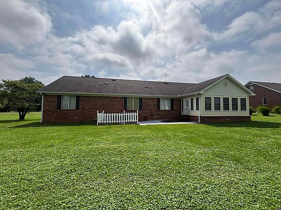 2nd image of 3004 Magnolia Dr