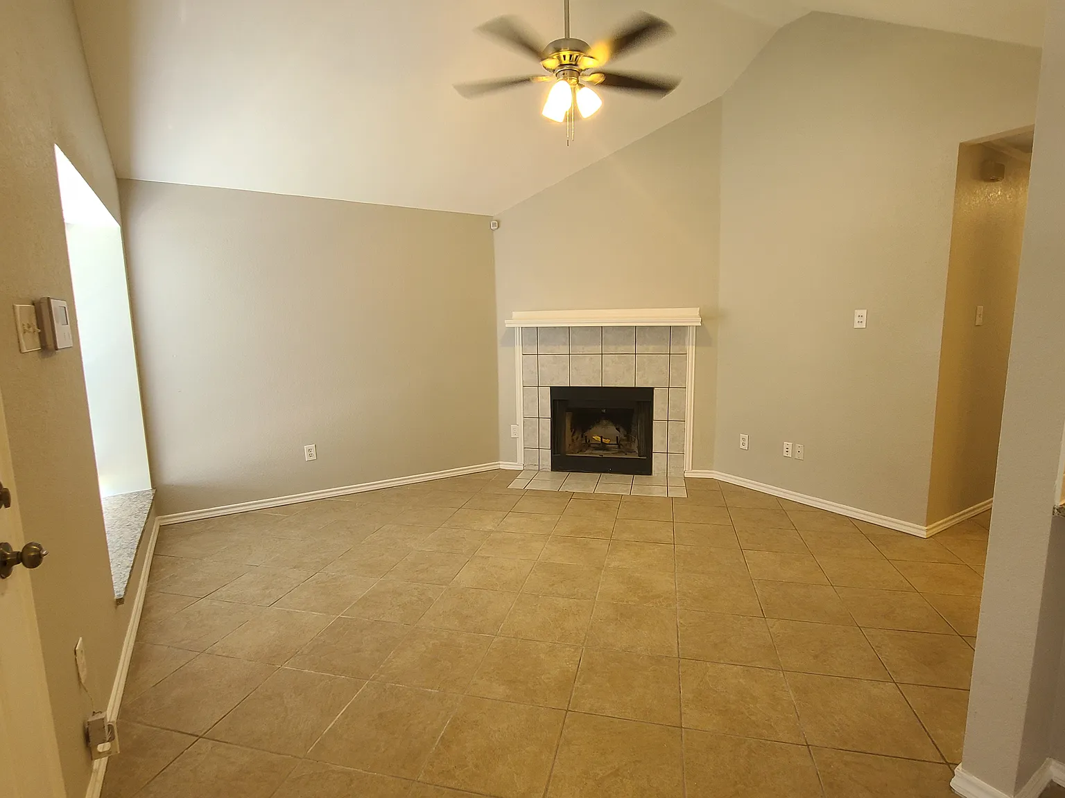 Adorable 3 bed 2 bath 1 car garage home! — Photo 3