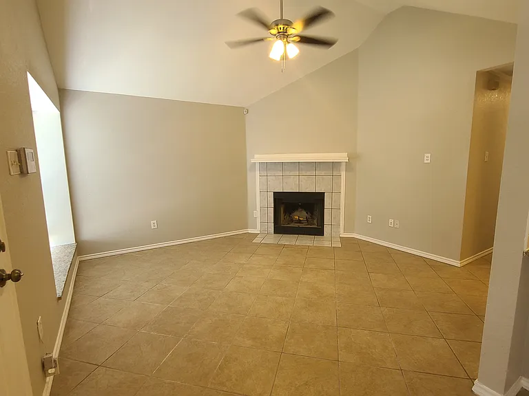 2323 Macon St — Photo 3