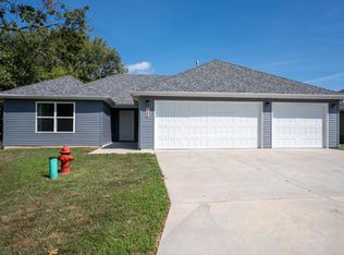 131 Silver Maple Dr, Aurora, MO 65605