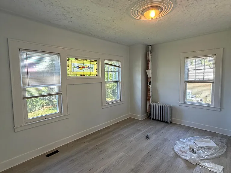 714 Chandler Ave — Photo 5