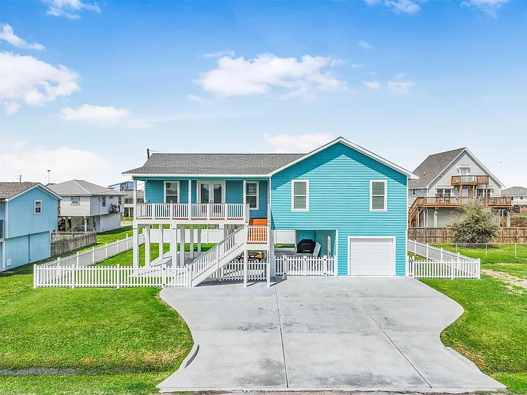 16630 Jean Lafitte Rd — Photo 1