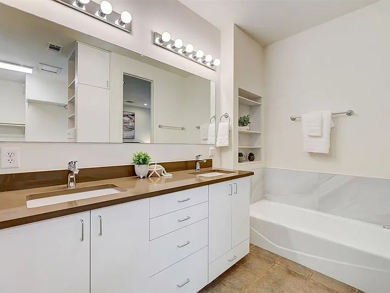 805 Leonard St — Photo 19
