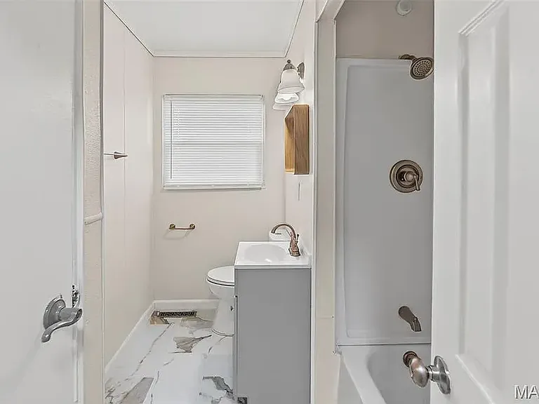 810 Saint Thomas Ln — Photo 4