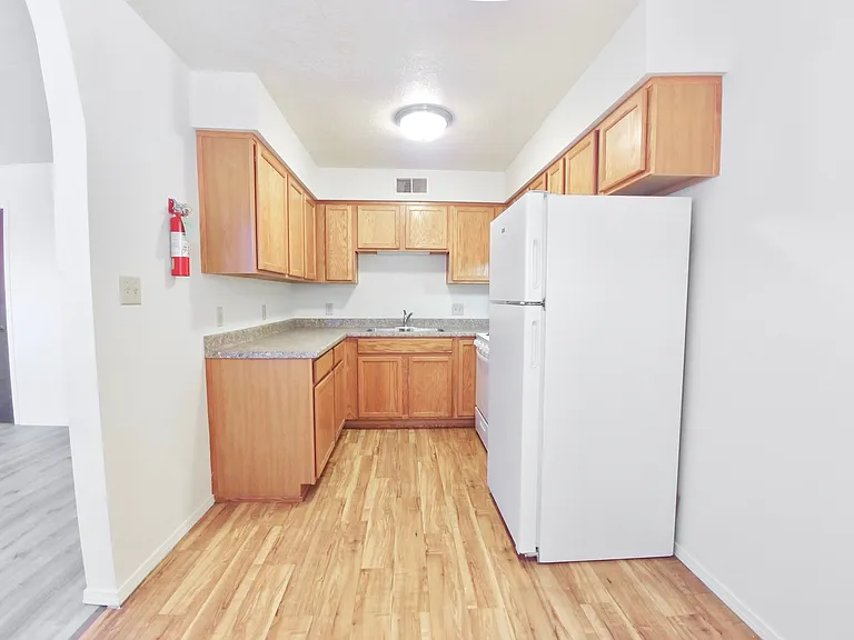 Updated Downtown 1 Bed w/ free WIFI & Gated Parking — Photo 10