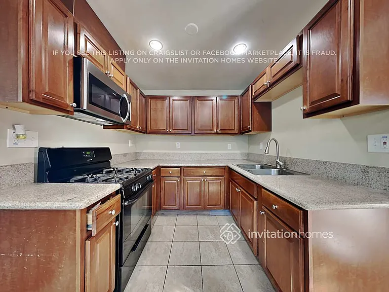 726 E 99th St — Photo 11