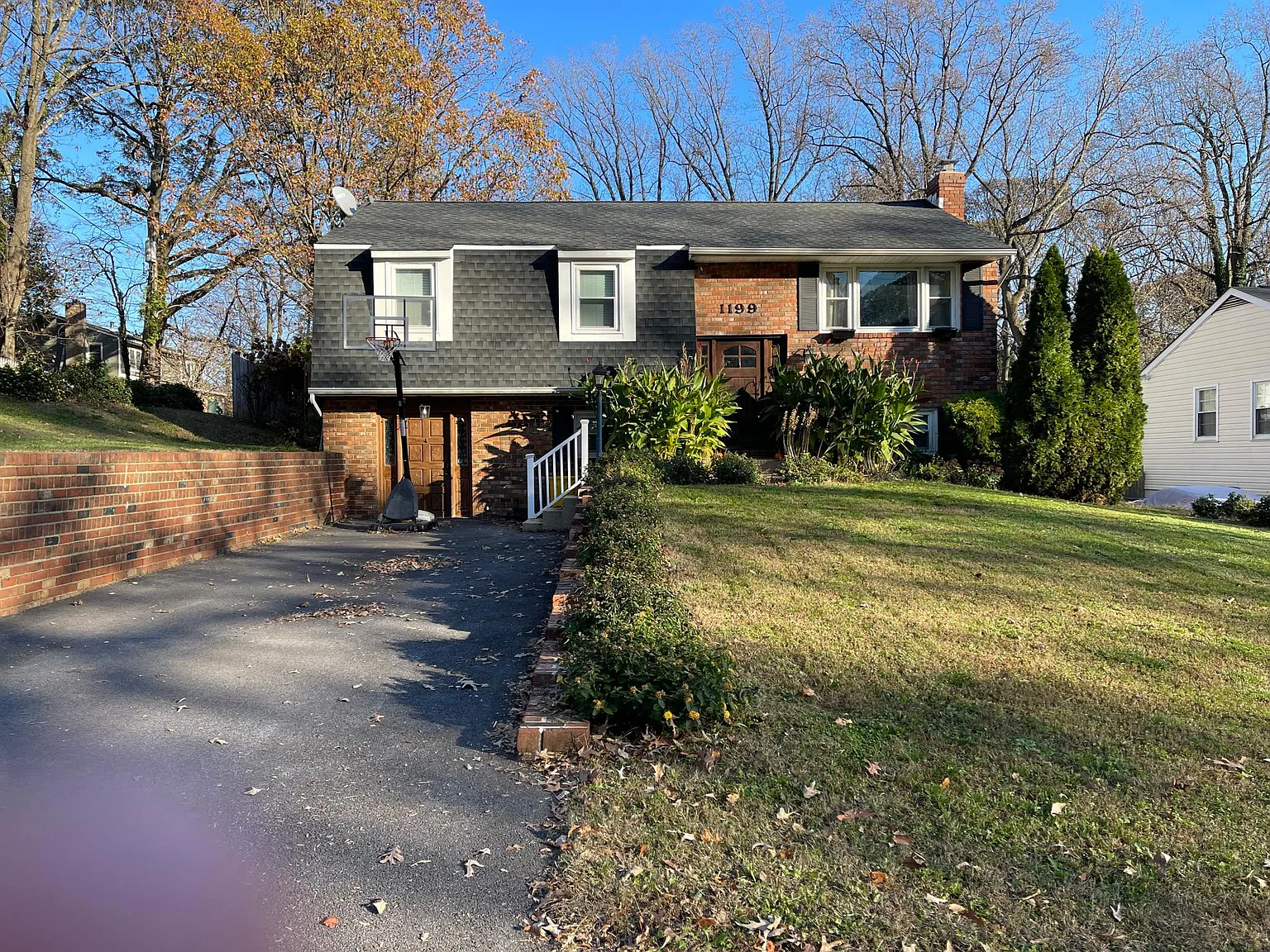 1199 Highview Dr — Photo 1