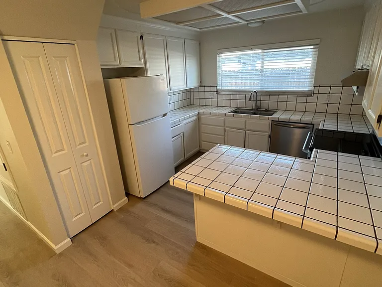 490 Rajkovich Way #B — Photo 4