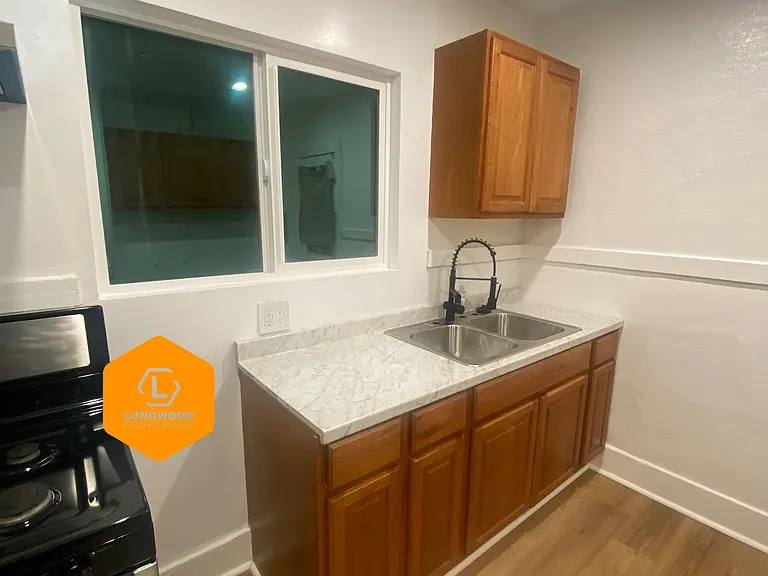 816 Daisy Ave — Photo 2