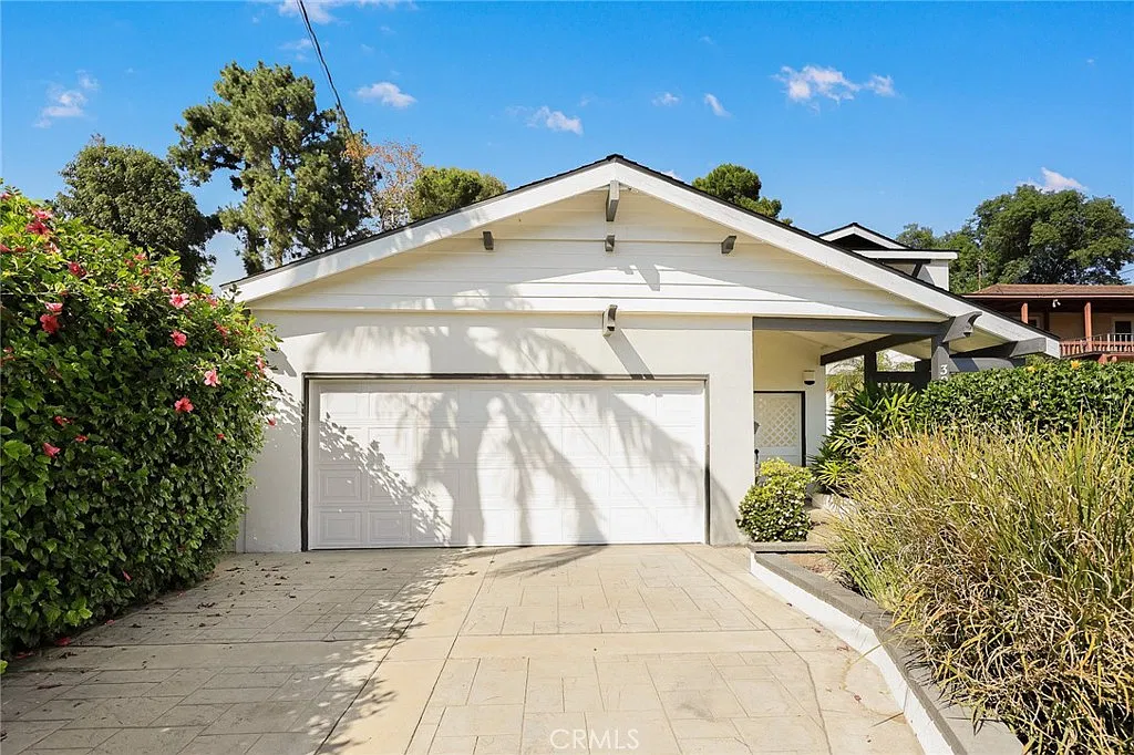 4 bed, 2.5 bath, 2130 sqft, $6,900 — Photo 4