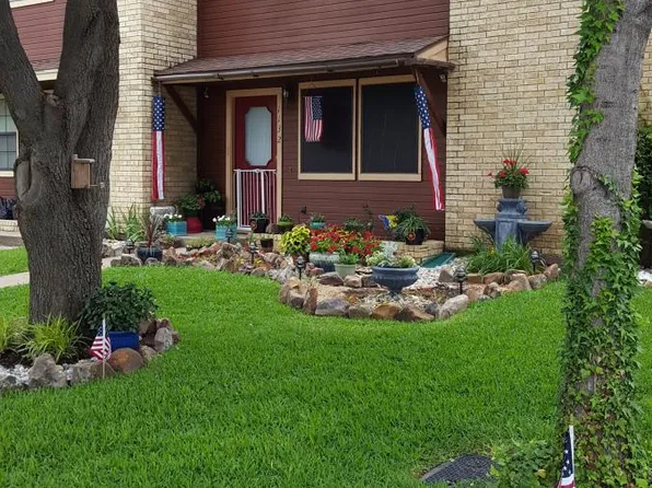 1132 Kathy Ln, Lewisville, TX 75067