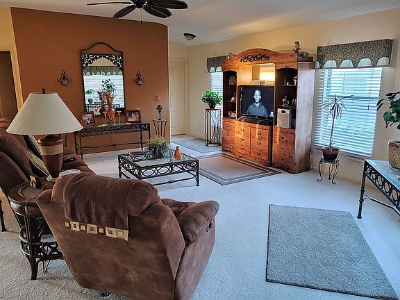 3rd image of 2362 Columbus Dr