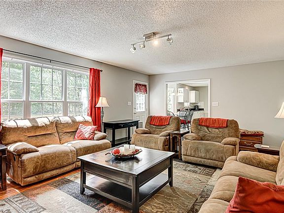 3rd image of 3009 Horse Creek Ct