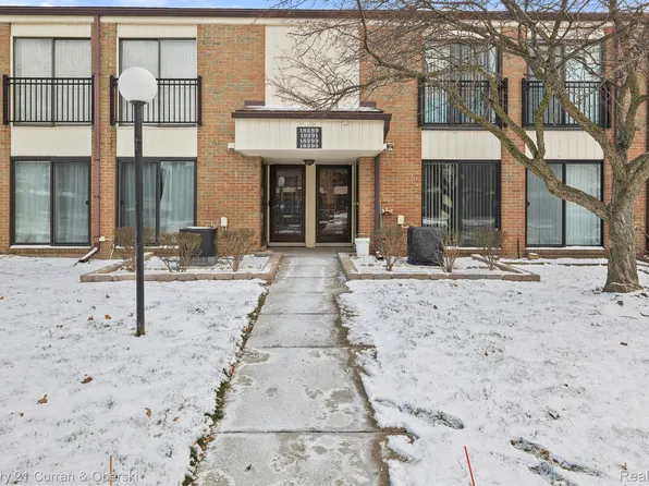 18289 University Park Dr, Livonia, MI 48152