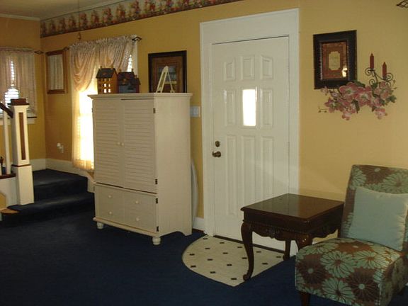 5th image of 104 Cottage St