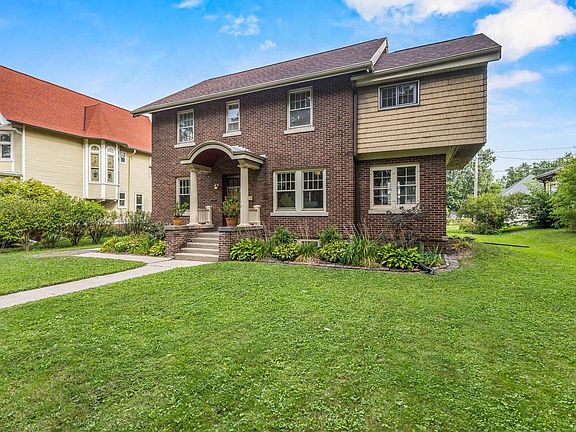 2nd image of 902 Clyman STREET