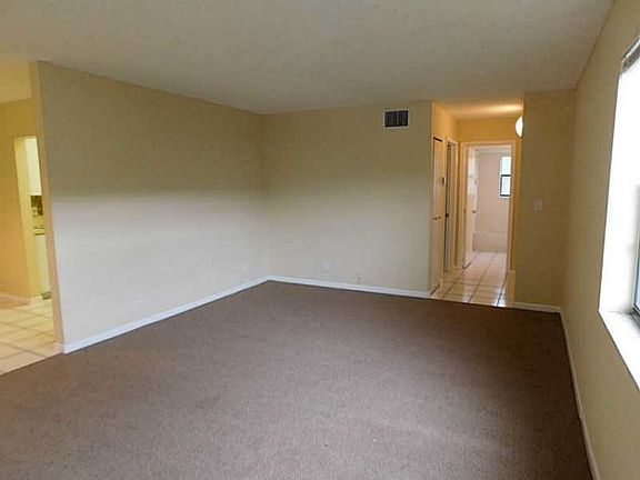3rd image of 500 NE 2nd St APT 202