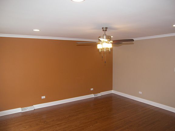 3rd image of 9721 Mason Ave