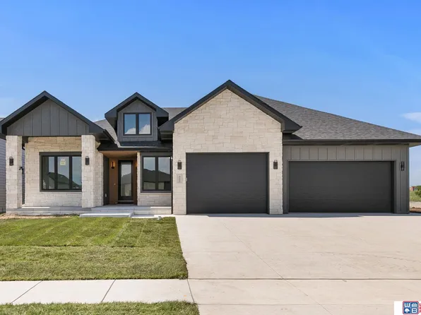 9405 S 86th St, Lincoln, NE 68526