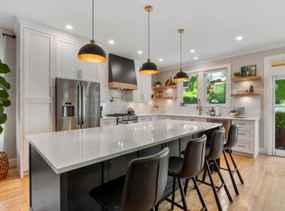 835 Kent St, White Rock, BC V4B 4S7