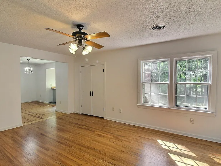 487 S Center St — Photo 16