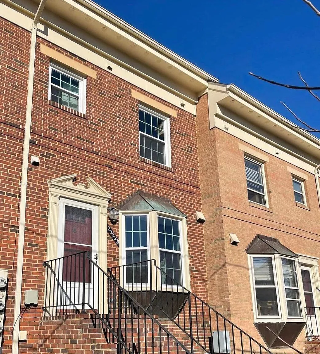 2522B N Fairfax Dr — Photo 1