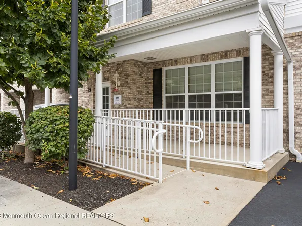 112 Regency Court, Morganville, NJ 07751