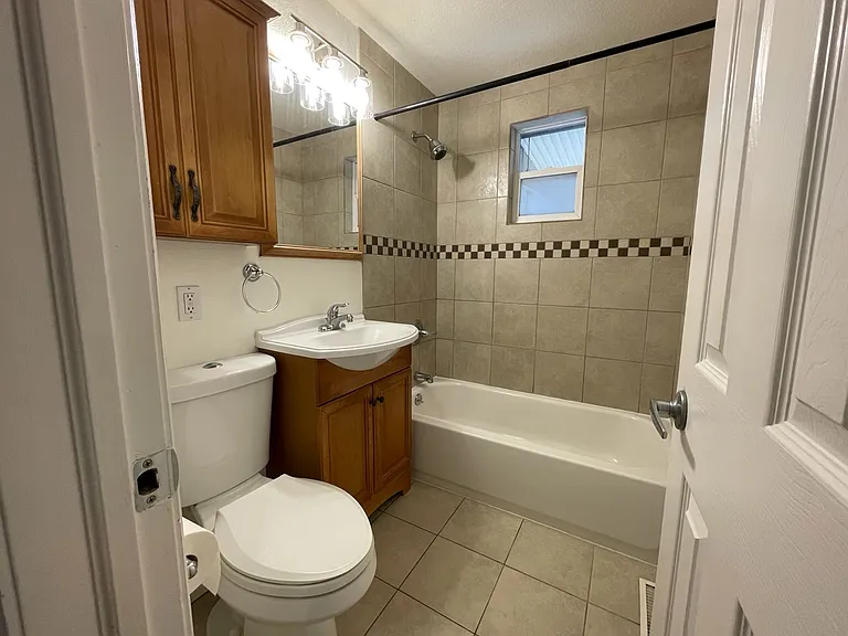 385 Yates St — Photo 13
