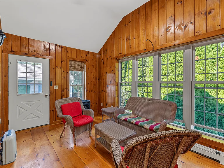 43 Airport Dr — Photo 10