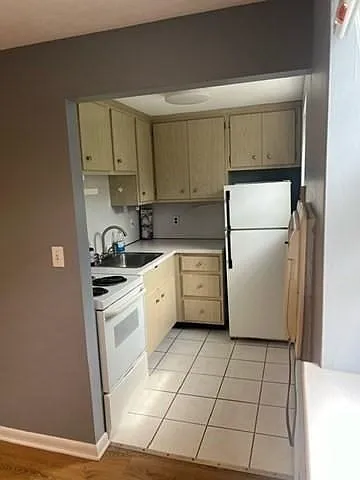 210 Hillside Ave #12A — Photo 3