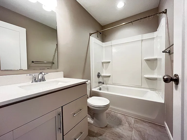 5228 Hampton St NE — Photo 25