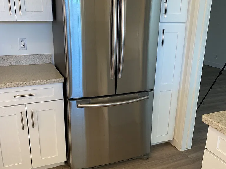 2431 W Shady Glen Ave — Photo 3