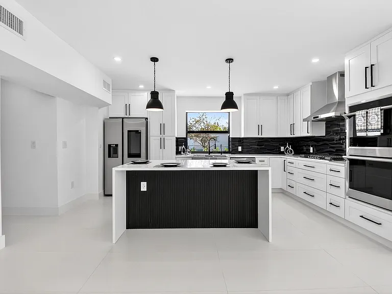 1410 Beta Ct N — Photo 15