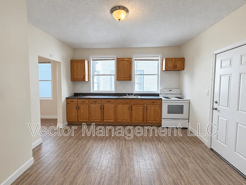 34 Wolcott St #1