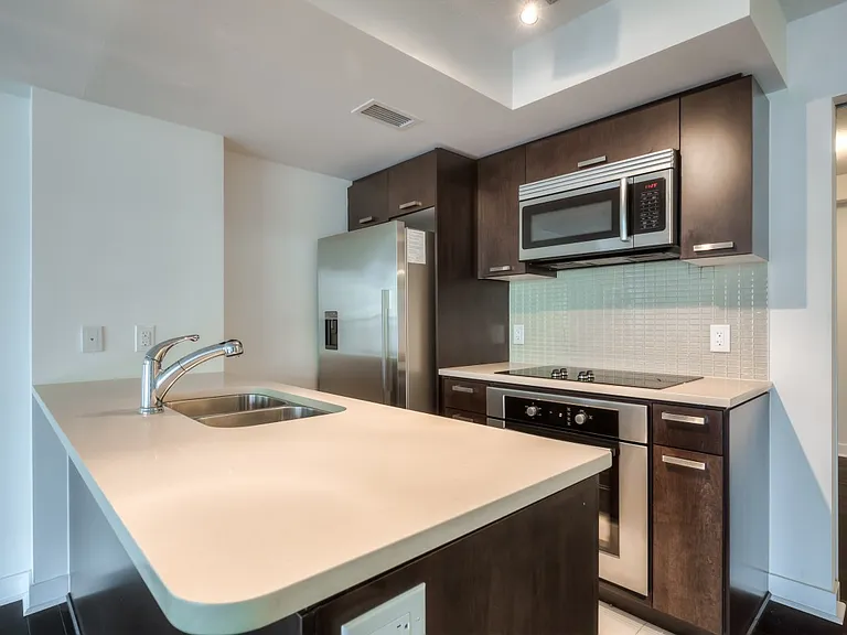 295 Adelaide St W #514 — Photo 7