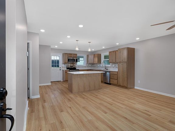 5th image of 20 East Dr