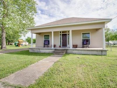 209 S Old Walnut, Ennis, TX, 75119